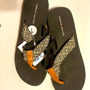 Tommy Hilfiger flipflops.